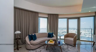 Apartment with 2 bedrooms in Address Harbour Point Tower 2, Dubai,